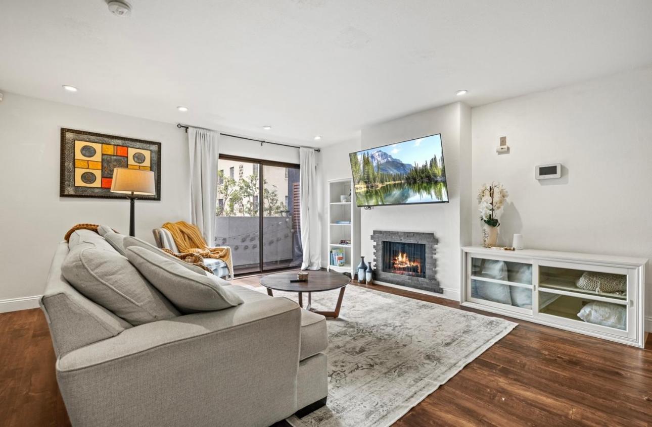 Elegant Hollywood Retreat - Spacious 2Br 2Ba Condo With Resort-Style Amenities Los Angeles Eksteriør billede