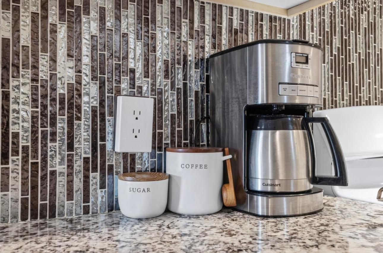 Elegant Hollywood Retreat - Spacious 2Br 2Ba Condo With Resort-Style Amenities Los Angeles Eksteriør billede
