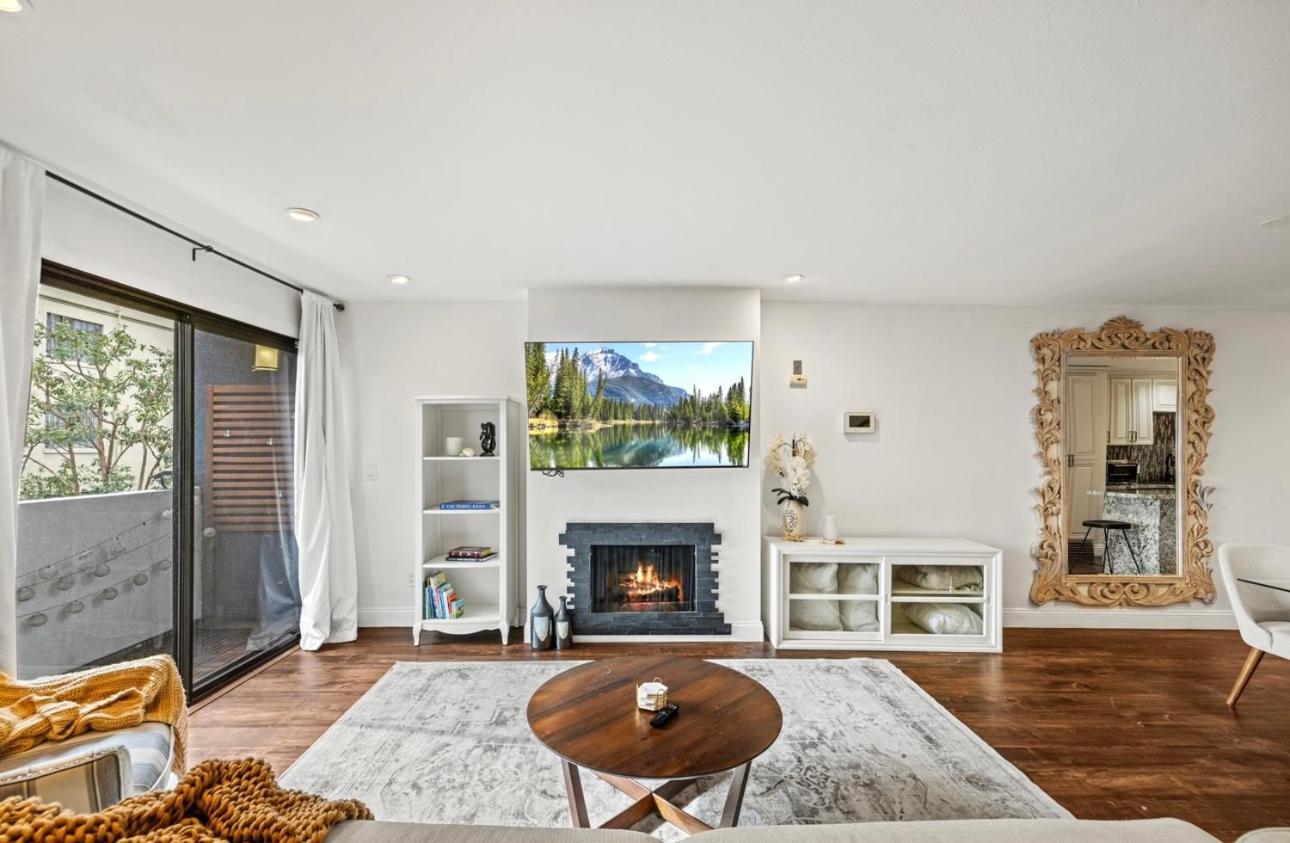 Elegant Hollywood Retreat - Spacious 2Br 2Ba Condo With Resort-Style Amenities Los Angeles Eksteriør billede