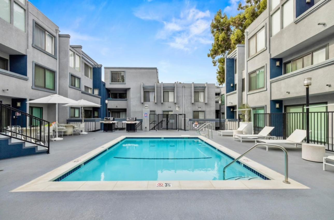 Elegant Hollywood Retreat - Spacious 2Br 2Ba Condo With Resort-Style Amenities Los Angeles Eksteriør billede