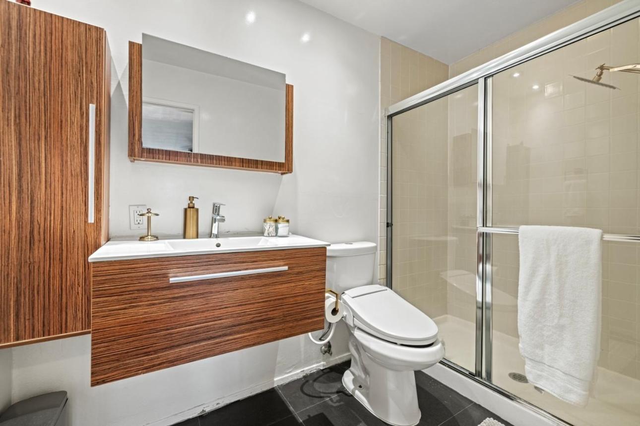 Elegant Hollywood Retreat - Spacious 2Br 2Ba Condo With Resort-Style Amenities Los Angeles Eksteriør billede